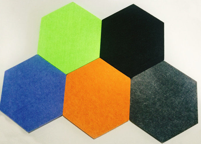Çok renkli tiyatro Hexagon Ses emici panelleri Baffles Tırnak kurulumları